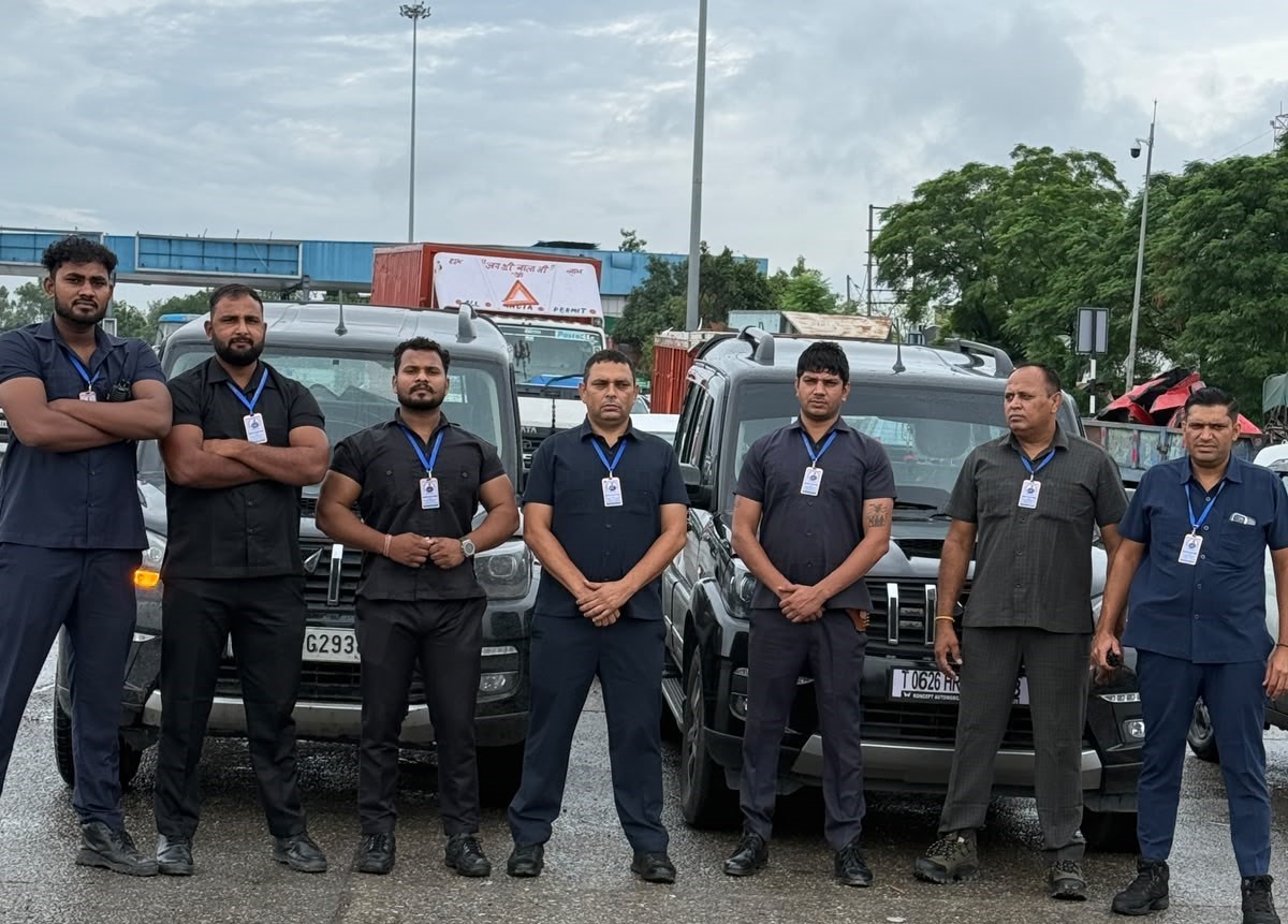 Keshav Security Group supervisor briefing guards on site